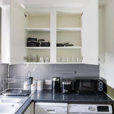 Apartment 5c- Stylish Urban Retreat - Spacious 2 Bed Flat