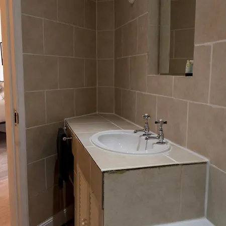 Apartment 5c- Stylish Urban Retreat - Spacious 2 Bed Flat London