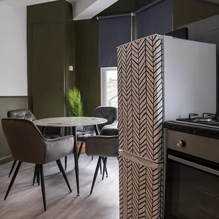 Apartment 5c- Stylish Urban Retreat - Spacious 2 Bed Flat