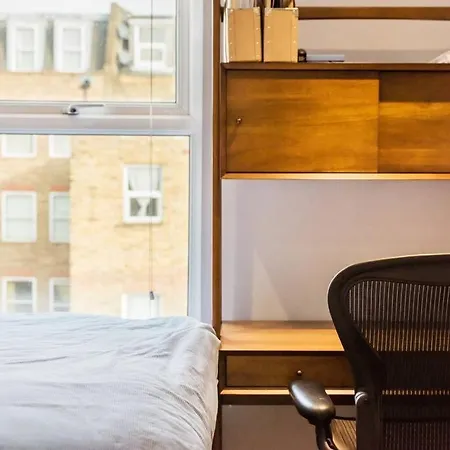 Luxurious & Modern 2 Bedroom Notting Hill Townhouse Apartment