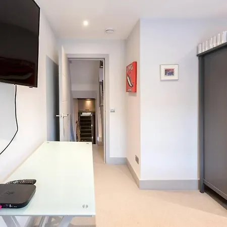 Apartment Luxurious & Modern 2 Bedroom Notting Hill Townhouse
