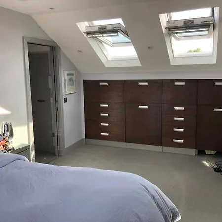 Luxurious & Modern 2 Bedroom Notting Hill Townhouse London