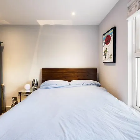Apartment Luxurious & Modern 2 Bedroom Notting Hill Townhouse