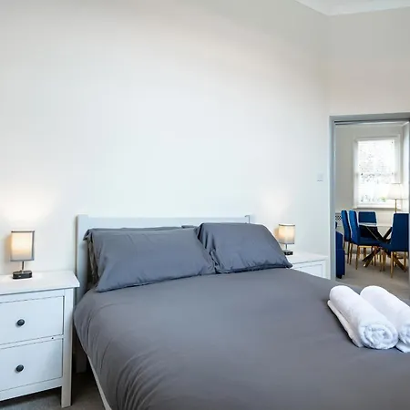 Apartment 5a - Bright And Airy 2 Bedroom - Close To London
