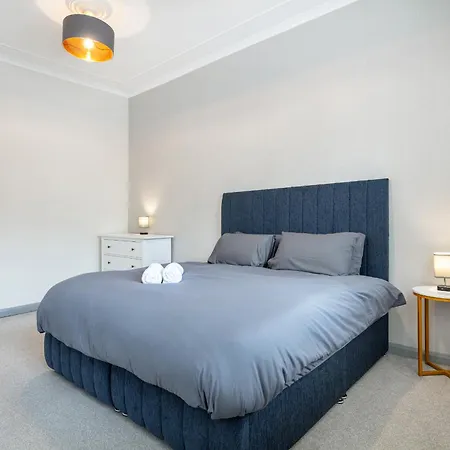 5a - Bright And Airy 2 Bedroom - Close To *