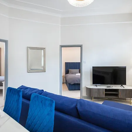 5a - Bright And Airy 2 Bedroom - Close To