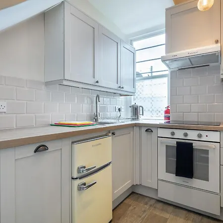5a - Bright And Airy 2 Bedroom - Close To London