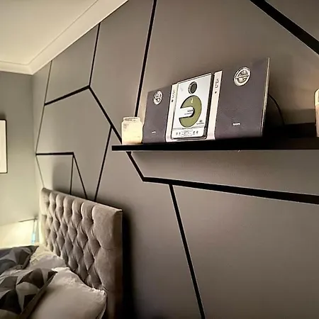 Stunning Luxury Croydon Gatwick Airport Close *