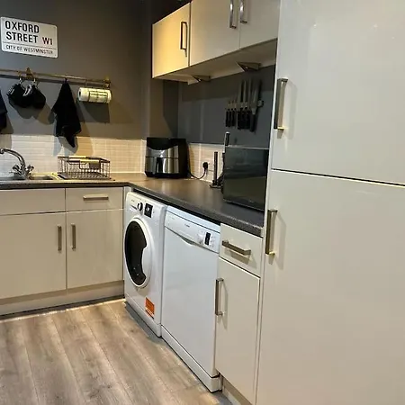 Stunning Luxury Croydon Gatwick Airport Close *