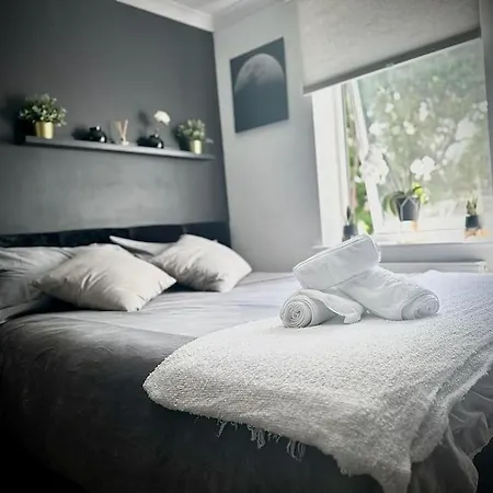 Stunning Luxury Croydon Gatwick Airport Close