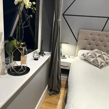 Stunning Luxury Croydon Gatwick Airport Close * Purley