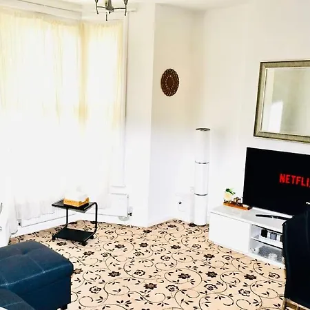 Stylish Luxury Flat In Apartment *