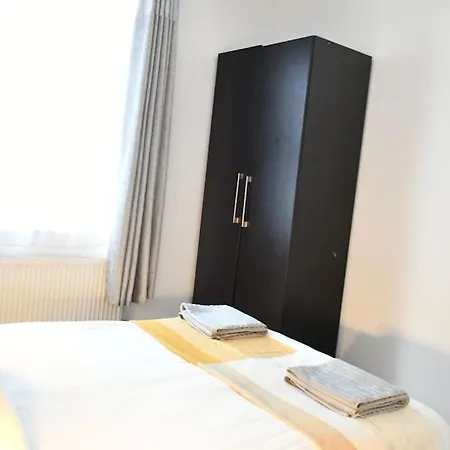 Stylish Luxury Flat In Apartment *