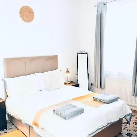 Apartment Stylish Luxury Flat In
