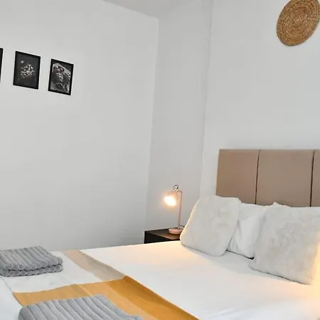 Stylish Luxury Flat In Apartment *