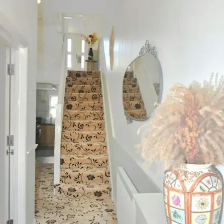 Apartment Stylish Luxury Flat In *