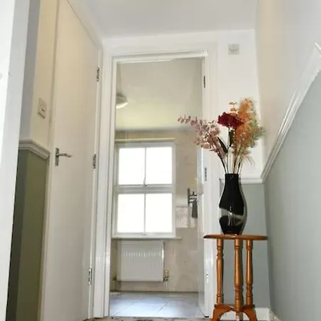 Stylish Luxury Flat In * London
