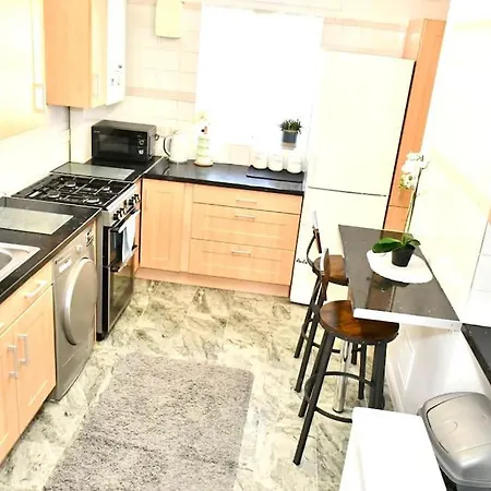 Stylish Luxury Flat In Apartment London