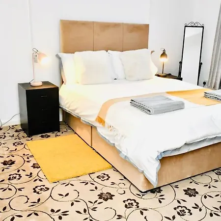 Stylish Luxury Flat In * London
