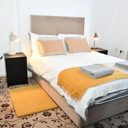 Stylish Luxury Flat In * London