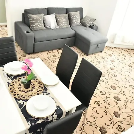 Stylish Luxury Flat In * London