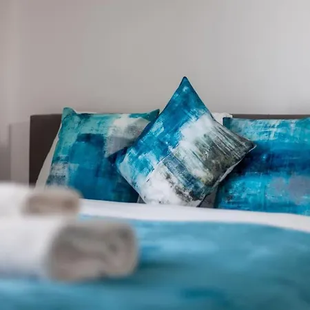 Modern 1-bed With Panoramic View In Appartement Londres
