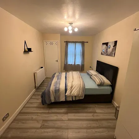 Cozy - Location * London