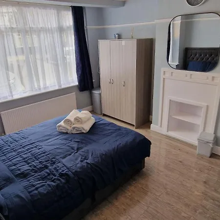 Rowan Crescent's Luxury Stay-in4 Homestay Streatham Vale