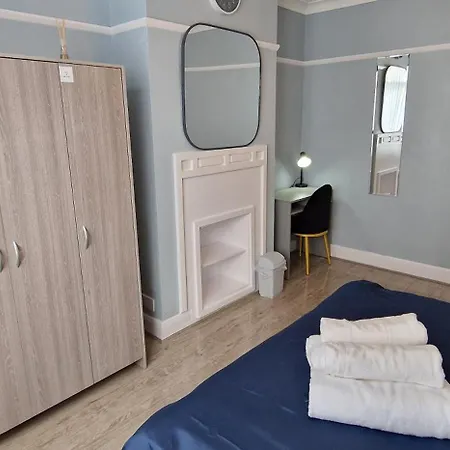 Homestay Rowan Crescent's Luxury Stay-in4 Streatham Vale