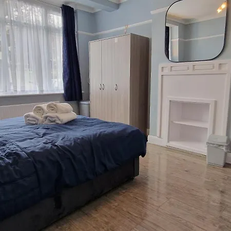Rowan Crescent's Luxury Stay-in4 Homestay Streatham Vale