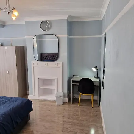 Rowan Crescent's Luxury Stay-in4 *