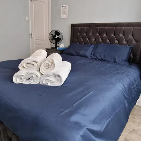 Homestay Rowan Crescent's Luxury Stay-in4 Streatham Vale