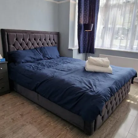 Rowan Crescent's Luxury Stay-in4 Homestay Streatham Vale