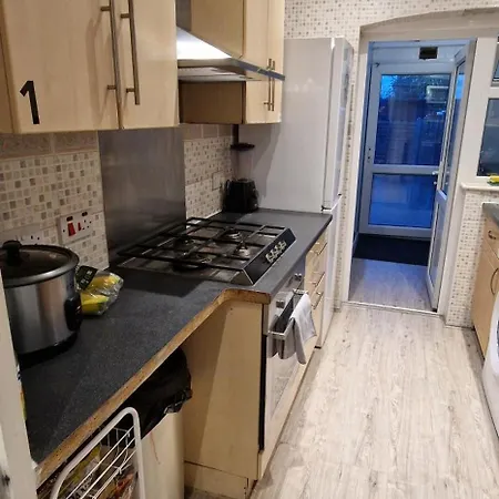 Rowan Crescent's Luxury Stay-in4 *