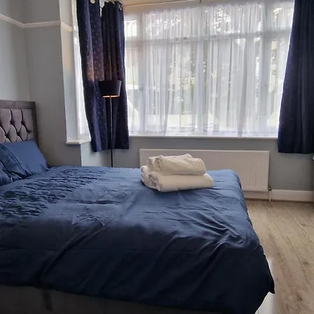 Homestay Rowan Crescent's Luxury Stay-in4 *