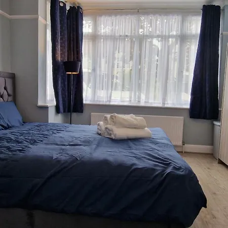 Rowan Crescent's Luxury Stay-in4 Homestay