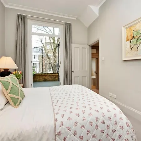 Long Discount Large Bright First-floor Flat *