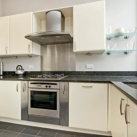 Long Discount Large Bright First-floor Flat London
