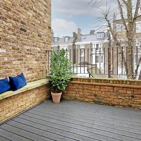 Long Discount Large Bright First-floor Flat * London