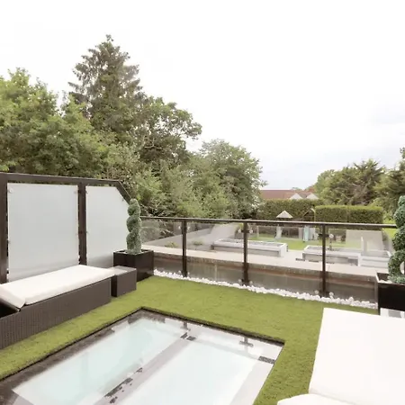 Pass The Keys Luxury Essex Oasis Woodford