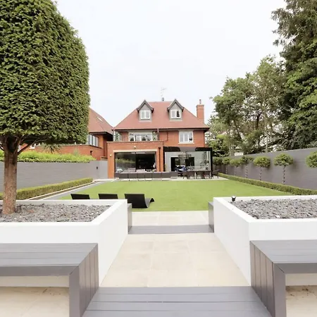 Pass The Keys Luxury Essex Oasis Holiday home Woodford