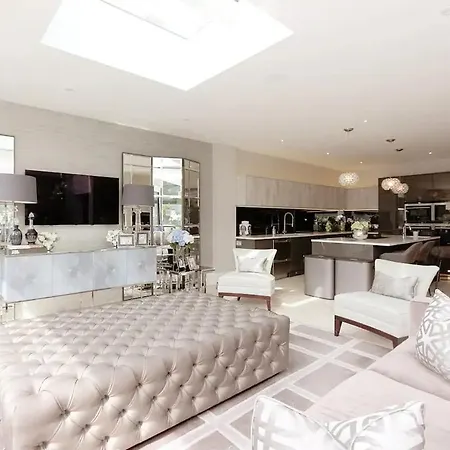 Pass The Keys Luxury Essex Oasis * Woodford