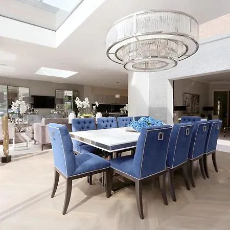 Pass The Keys Luxury Essex Oasis Holiday home Woodford