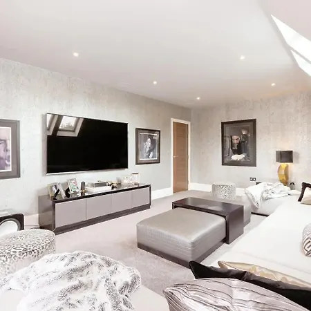 Pass The Keys Luxury Essex Oasis * Woodford