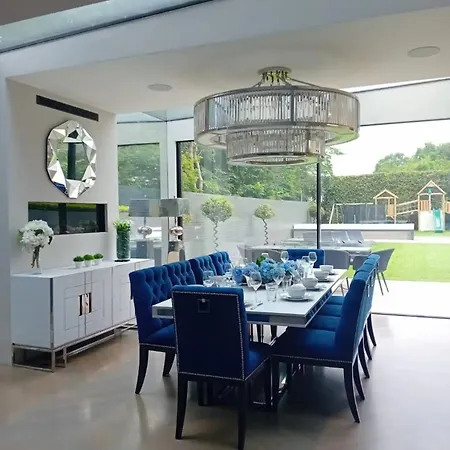 Pass The Keys Luxury Essex Oasis * Woodford