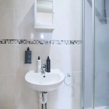 Apartment S4 Studio In The Heart Of Kilburn Zone2