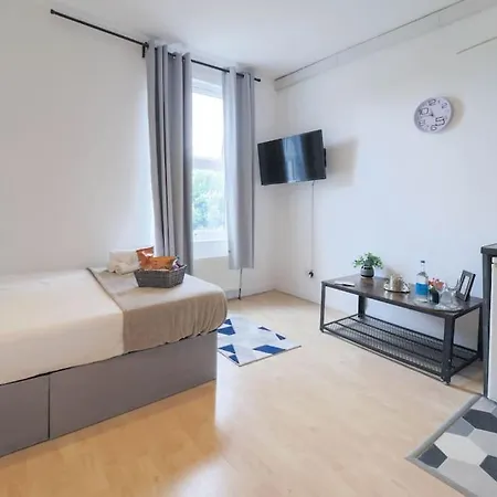 S4 Studio In The Heart Of Kilburn Zone2 London