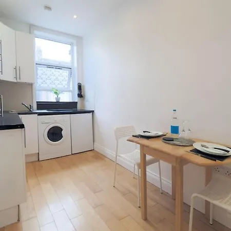 S3 Full In Kilburn With Kitchen Zone 2 London