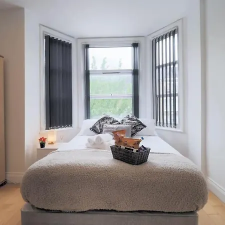S3 Full In Kilburn With Kitchen Zone 2 Apartment *