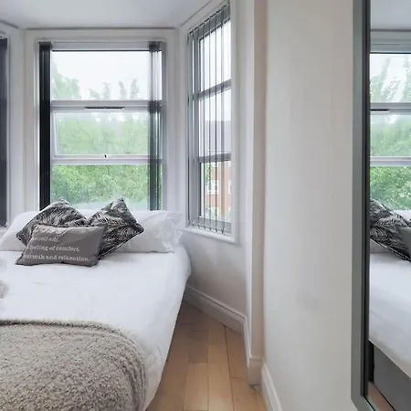 S3 Full In Kilburn With Kitchen Zone 2 Apartment